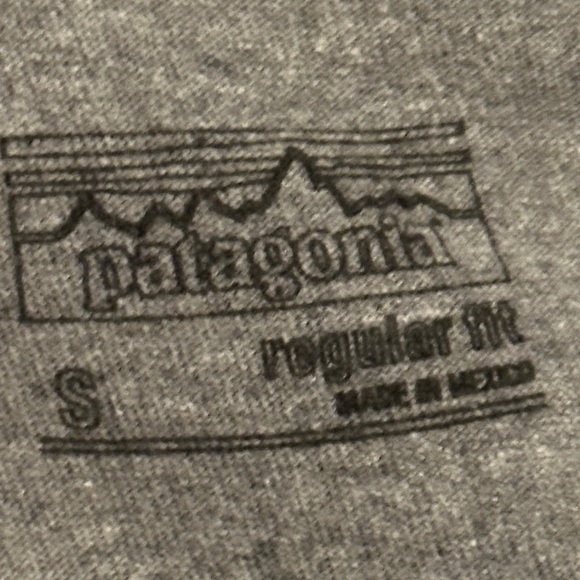 Patagonia men’s P-6 logo responsibili-tee size small. Long sleeves, gray - Picture 10 of 10